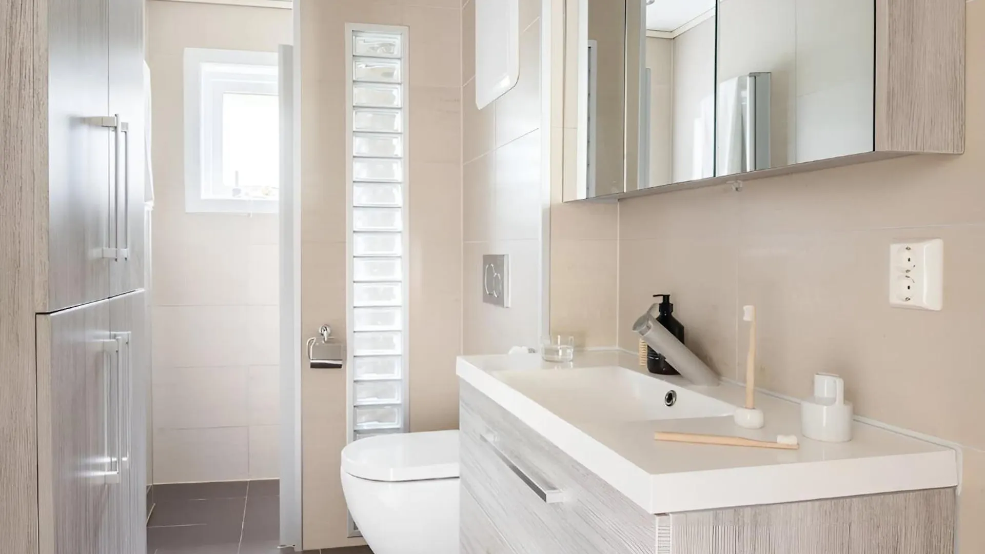 Roomsly - Panoramic View Apartment Bergen